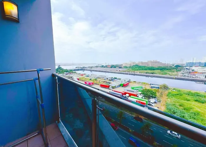 Center Near Mall Big 2 Bedroom 2 Restroom View Family-friendly Shore 2 Tower 1
